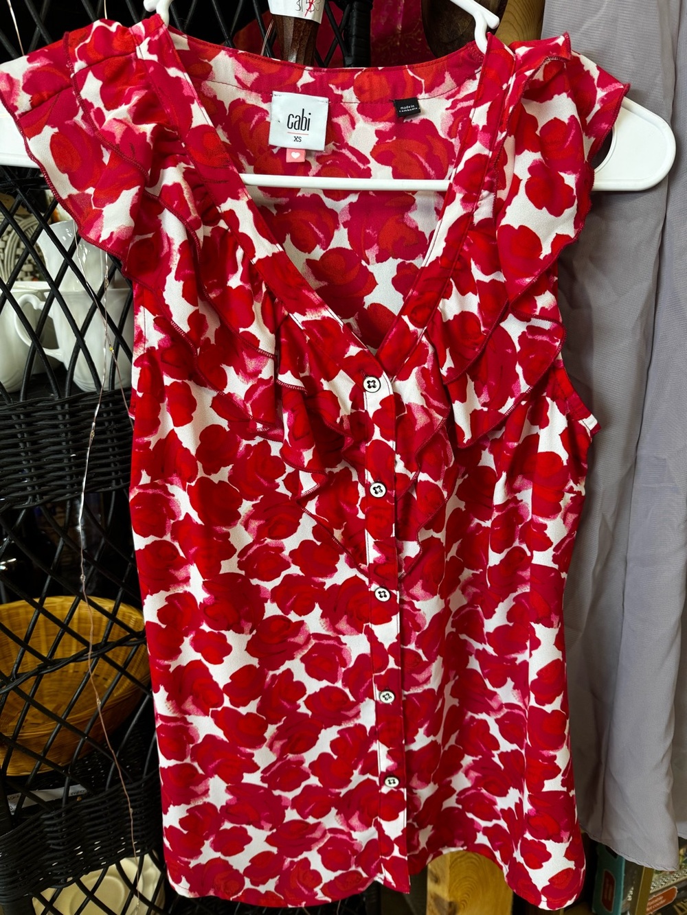 CAbi Red & White Floral Ruffle Button-Front “Rosy Top” size XS in EUC